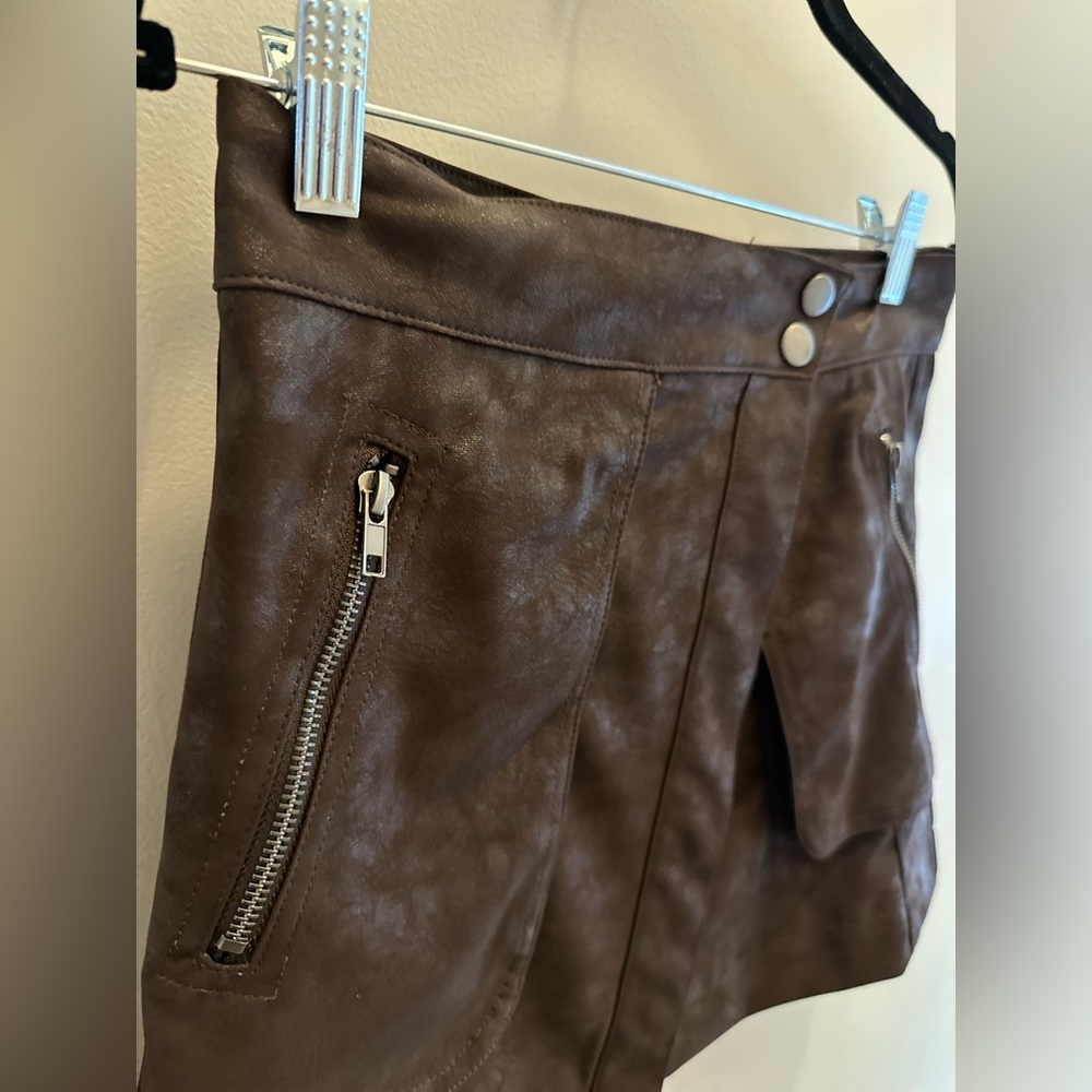 Brown Faux Leather Mini Skirt with Zipper Pockets – Size Small - Picture 2 of 6